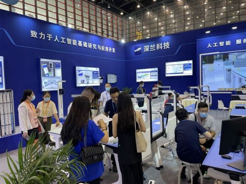 深蘭科技攜新品閃耀第四屆河南教育裝備博覽會，引領教育智能化新浪潮